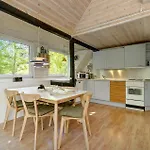 3 Bedroom Beautiful In 펜션 Glesborg