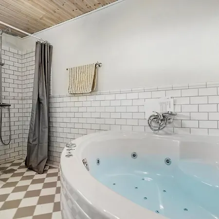 Feriehus 3 Bedroom Beautiful In *