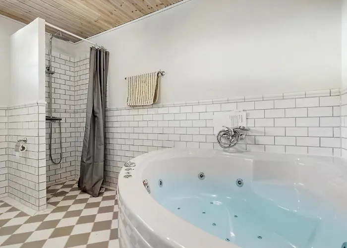 Дом отдыха 3 Bedroom Beautiful In *