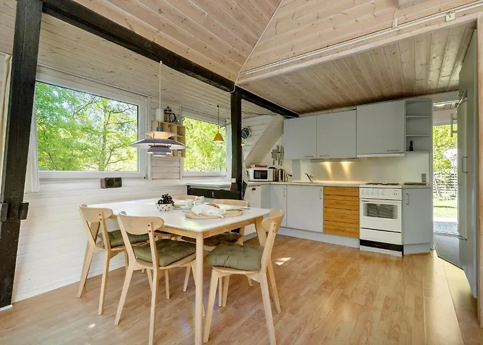 3 Bedroom Beautiful In Дом отдыха Glesborg