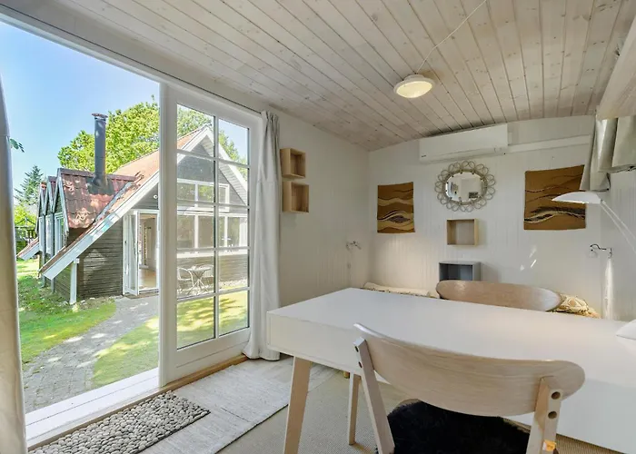 3 Bedroom Beautiful In Glesborg